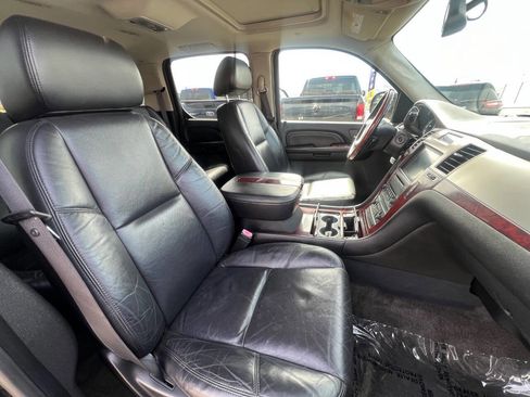 Used 2009 Cadillac Escalade ESV AWD image 7