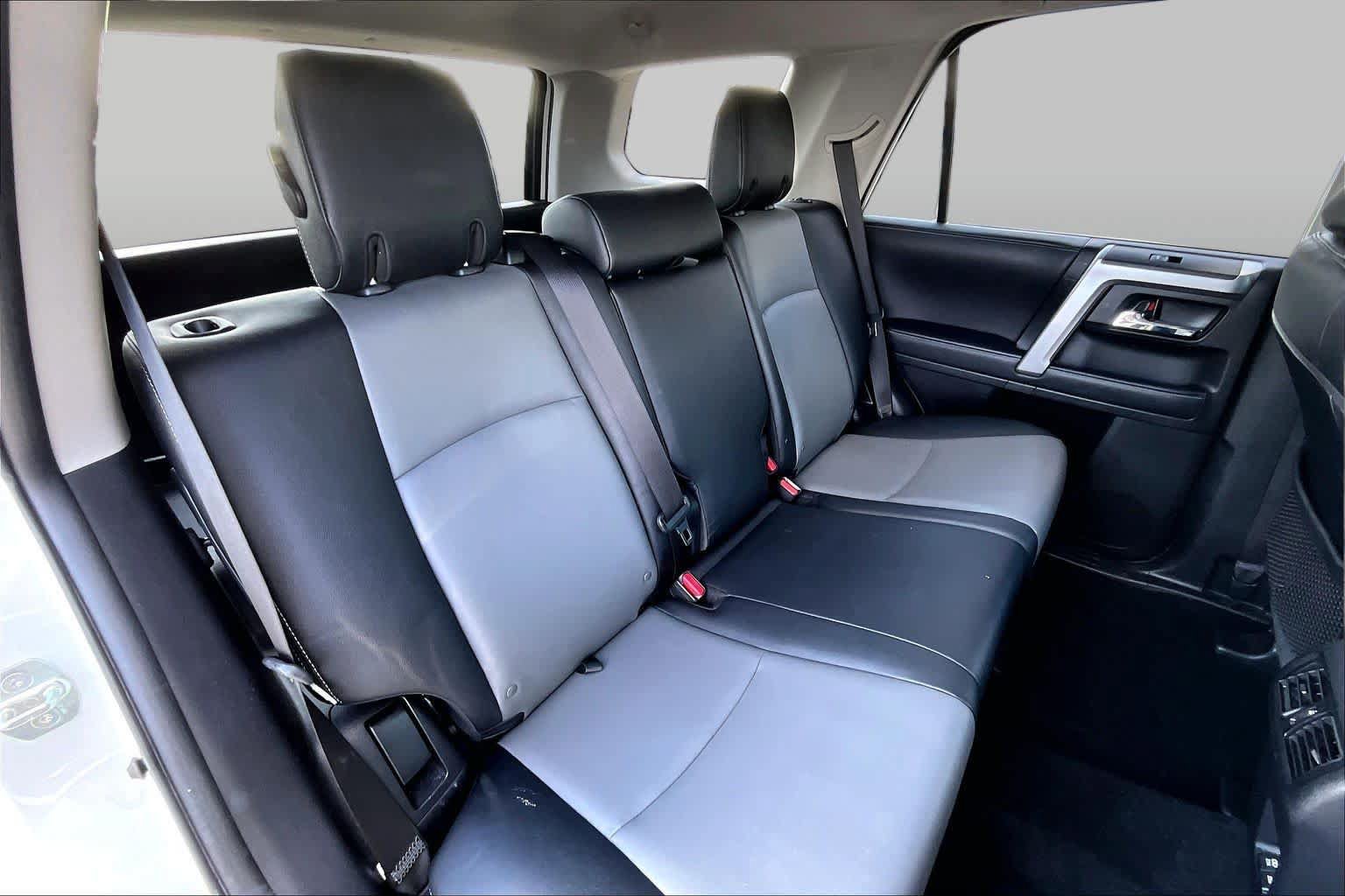 Used 2022 Toyota 4Runner SR5 Premium w/ Moonroof Package RWD image 18