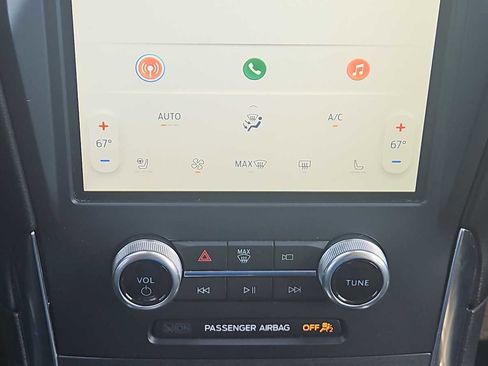 Used 2022 Ford Edge Titanium image 16