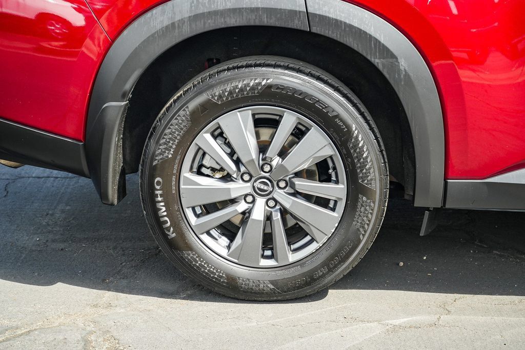 Used 2024 Nissan Pathfinder SV FWD image 11