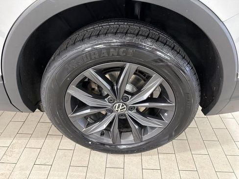 Certified 2022 Volkswagen Tiguan SE image 33