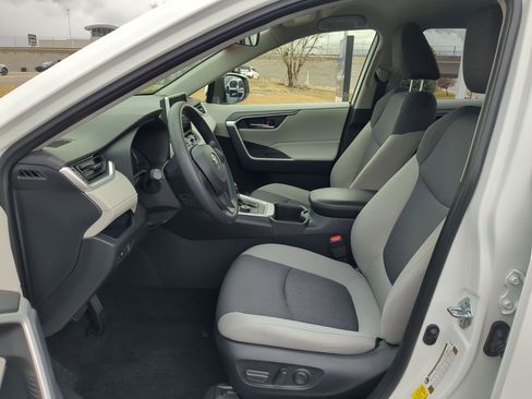 Used 2023 Toyota RAV4 XLE image 17