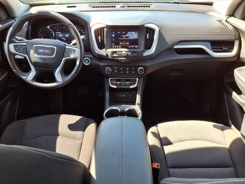 Used 2024 GMC Terrain SLE image 3