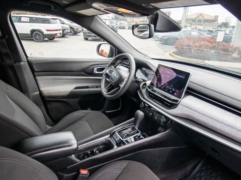 Used 2023 Jeep Compass Sport image 19