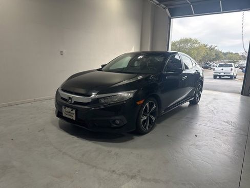 Used 2017 Honda Civic Touring image 2