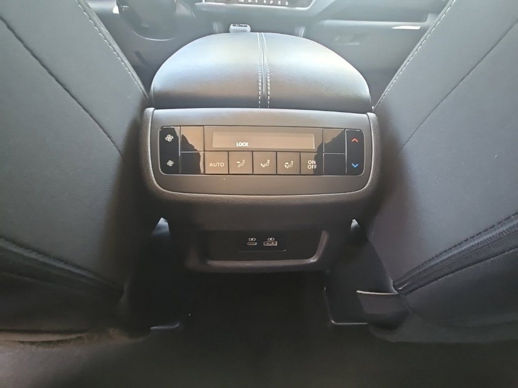 Used 2024 Nissan Pathfinder SV FWD image 30