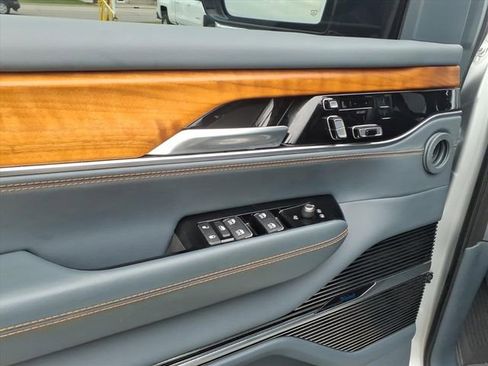 Used 2022 Jeep Grand Wagoneer Series II w/ Convenience Group III image 10