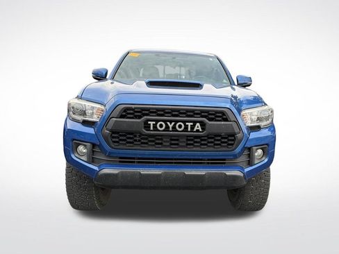 Used 2017 Toyota Tacoma TRD Sport w/ Tow Package (A/T) AWD/4WD image 2