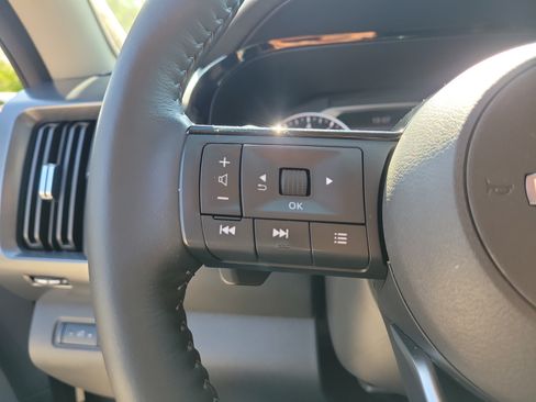 Certified 2025 Nissan Pathfinder SL w/ SL Premium Package FWD image 22