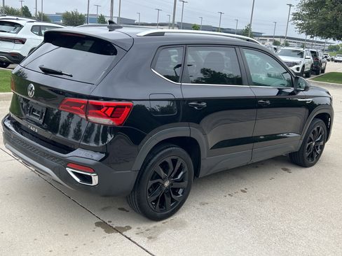 Certified 2023 Volkswagen Taos SE w/ Panoramic Sunroof Package FWD image 10