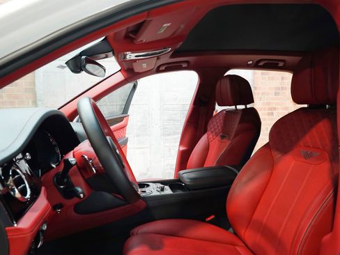 Used 2022 Bentley Bentayga AWD/4WD image 39