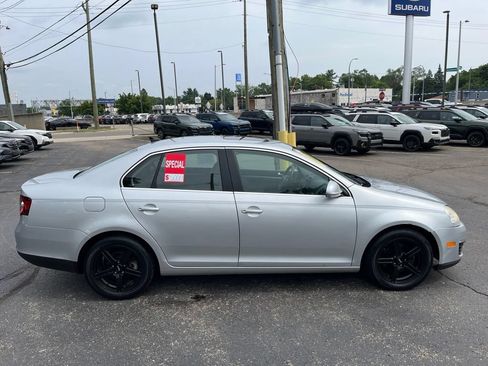 Used 2009 Volkswagen Jetta SE FWD image 4