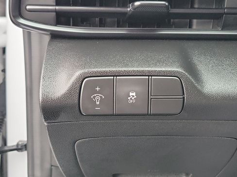 Certified 2025 Hyundai Elantra Sport image 16