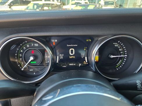 Used 2022 Jeep Wrangler Unlimited Sahara AWD/4WD image 18
