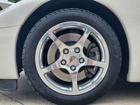 Used 2001 Chevrolet Corvette Convertible w/ Preferred Equipment Group2 RWD image 10