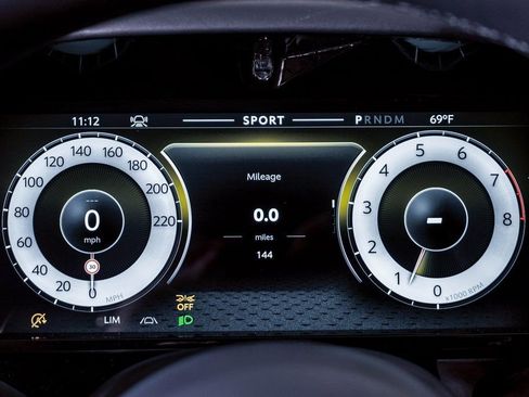 Used 2025 Aston Martin V8 Vantage Coupe image 27