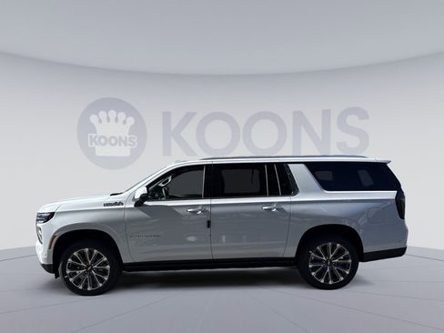 New 2026 Chevrolet Suburban High Country image 2