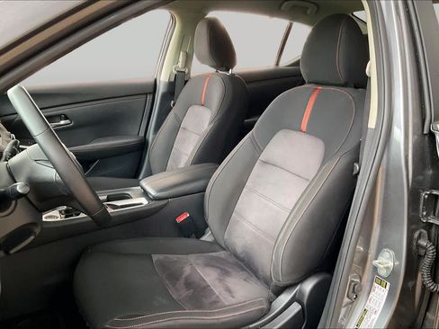 Used 2025 Nissan Sentra SR FWD image 7