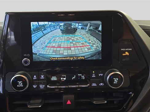 Used 2023 Toyota Highlander L image 19