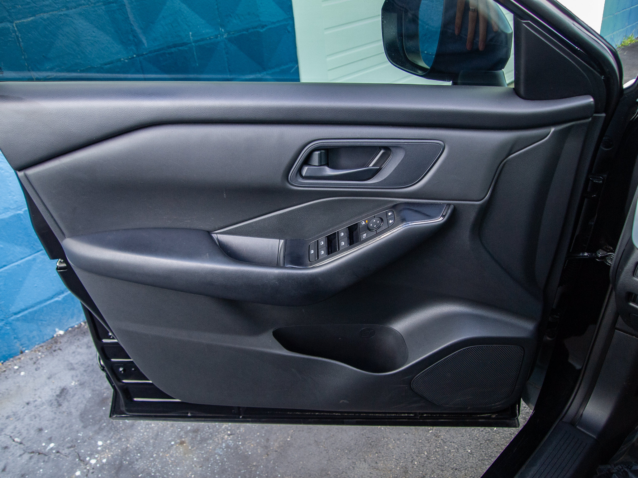Used 2024 Nissan Rogue S FWD image 11
