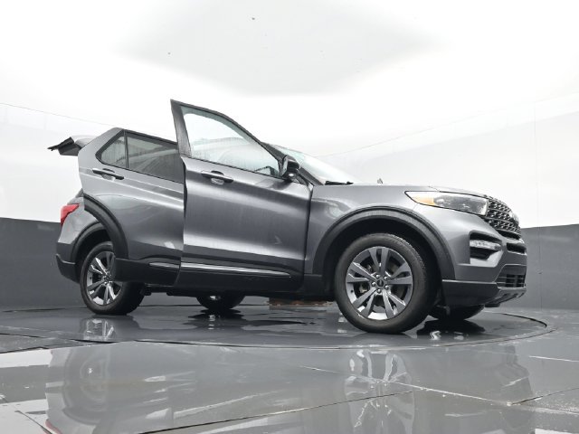 Used 2022 Ford Explorer XLT w/ Equipment Group 202A AWD/4WD image 36