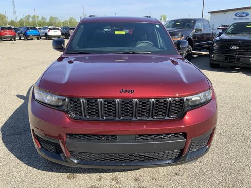 Used 2024 Jeep Grand Cherokee L Altitude AWD/4WD image 3