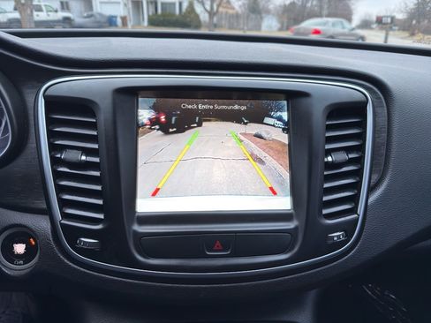 Used 2017 Chrysler 200 Limited Platinum image 18