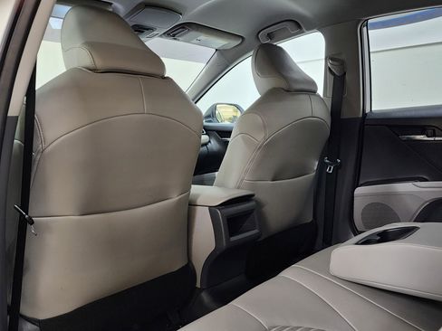 Used 2022 Toyota Camry SE w/ Carpet Mat Package (TMS) image 16