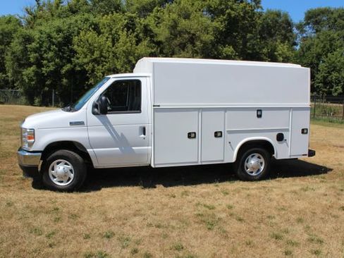 Used 2026 Ford E-350 and Econoline 350 Super Duty w/ Power Equipment Group RWD image 3