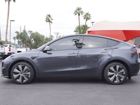 Used 2024 Tesla Model Y Long Range image 2