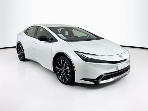 Certified 2025 Toyota Prius XSE image 4