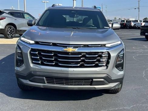 Used 2025 Chevrolet Equinox LT w/ Convenience Package II image 2