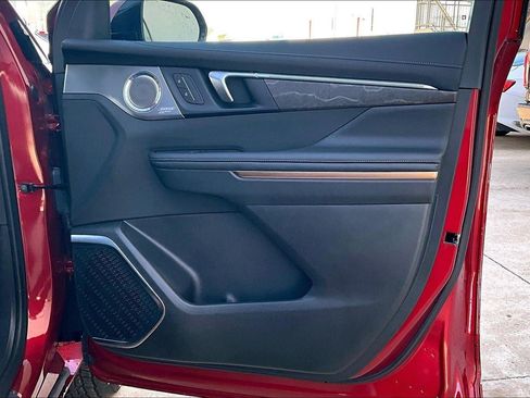 Used 2025 Buick Enclave Avenir w/ Super Cruise Package image 26