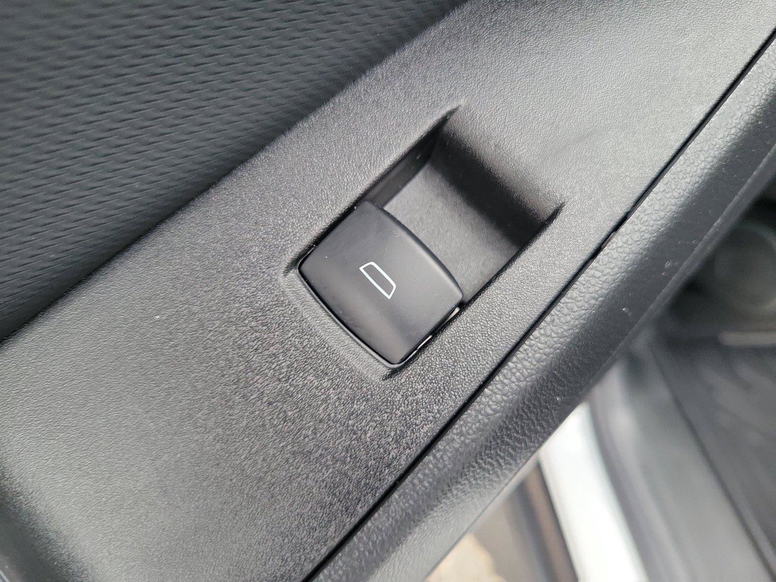 Used 2025 Chevrolet Equinox LT FWD image 14