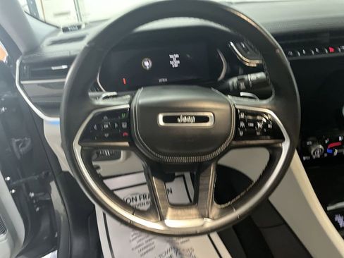 Used 2022 Jeep Grand Cherokee L Overland w/ Luxury Tech Group IV AWD/4WD image 18