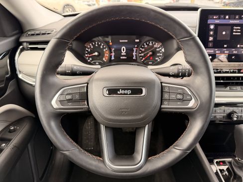 Used 2022 Jeep Compass Limited image 15