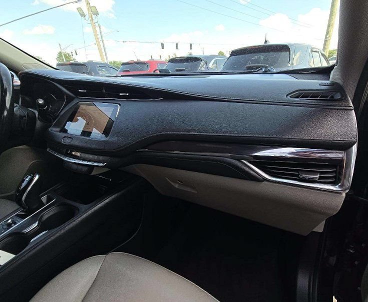 Used 2020 Cadillac XT4 Luxury w/ Cold Weather Package AWD/4WD image 24