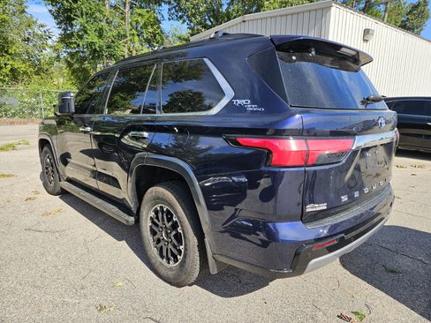 Used 2023 Toyota Sequoia Limited w/ TRD Off-Road Package AWD/4WD image 9