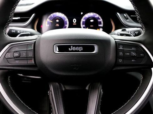 New 2025 Jeep Grand Cherokee Altitude image 11