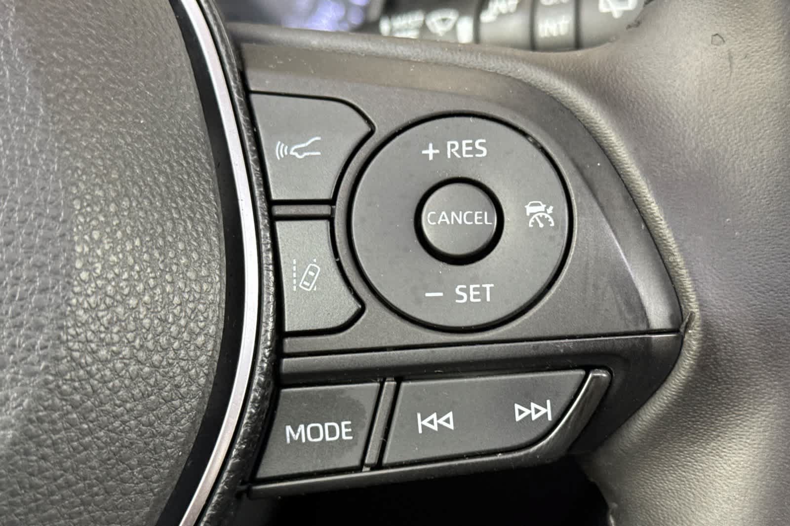 Used 2019 Toyota RAV4 XLE Premium FWD image 27