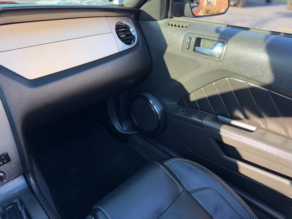 Used 2010 Ford Mustang Convertible RWD image 28