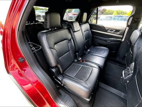 Used 2019 Ford Explorer XLT FWD image 25
