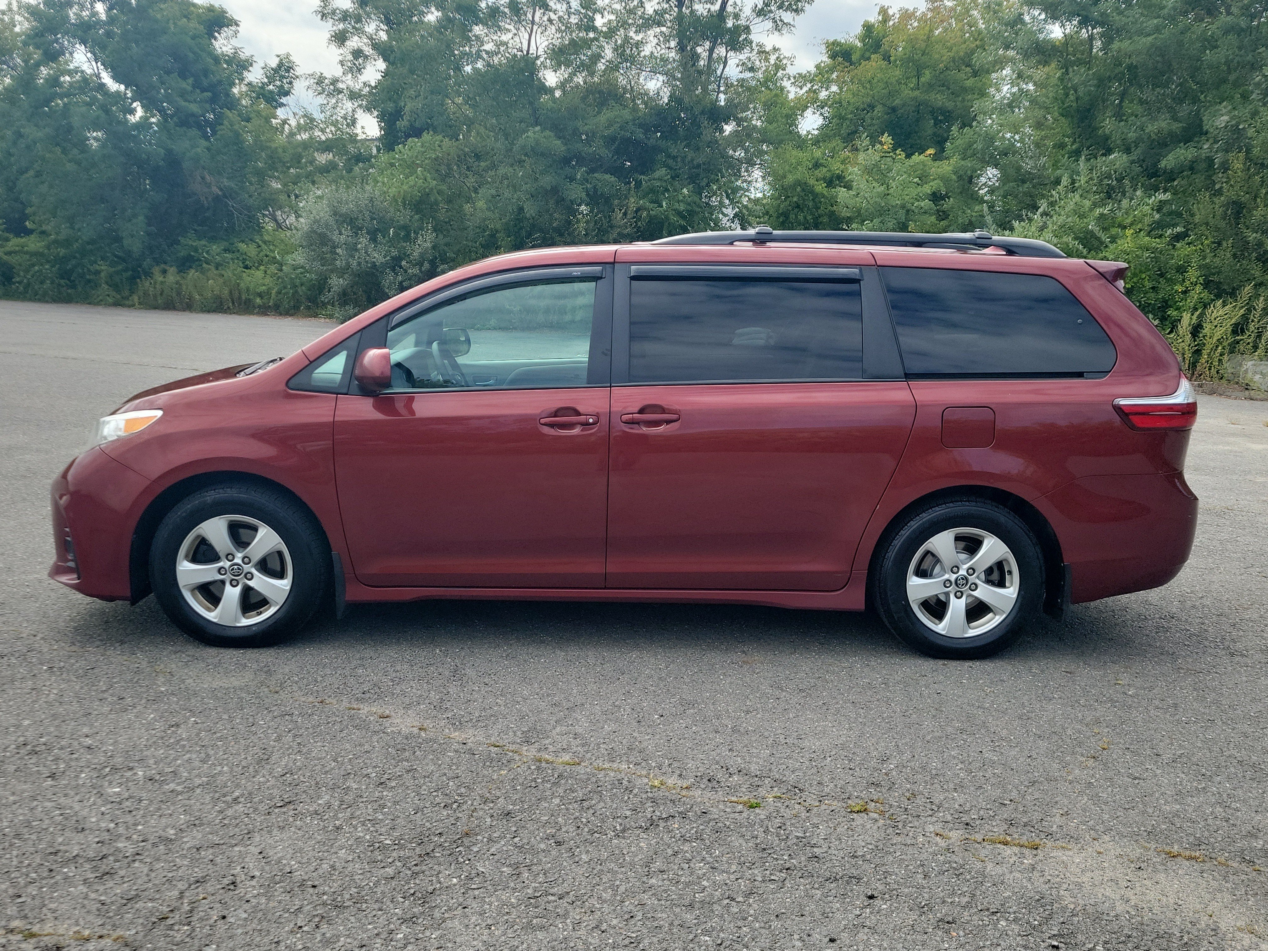 Used 2019 Toyota Sienna LE FWD image 8