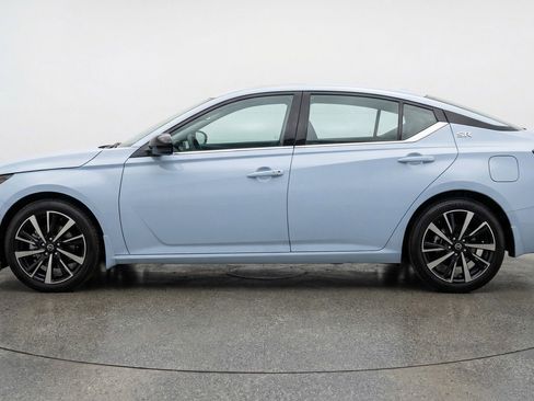 Used 2025 Nissan Altima 2.5 SR FWD image 5