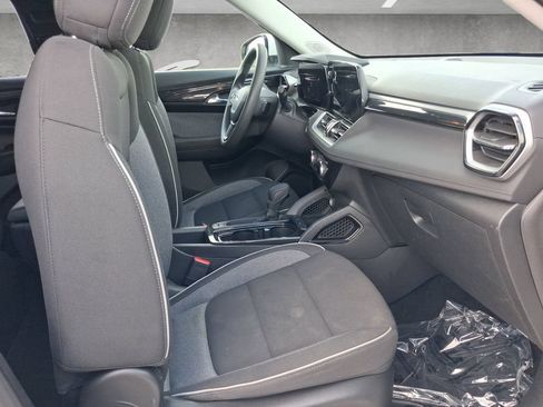 Used 2025 Chevrolet TrailBlazer LT FWD image 24