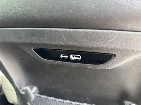 Used 2024 Chrysler Pacifica Touring-L FWD image 25