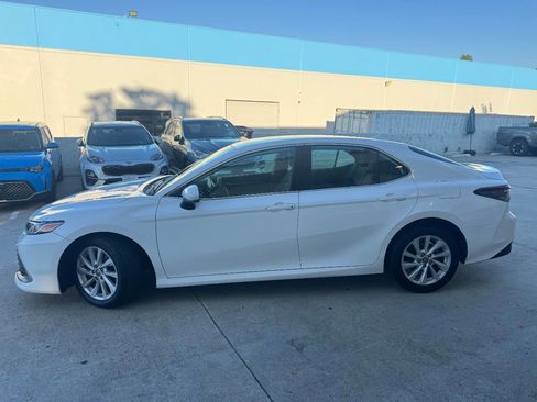 Used 2021 Toyota Camry LE image 15