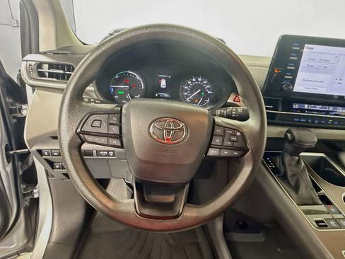 Certified 2022 Toyota Sienna LE FWD image 11