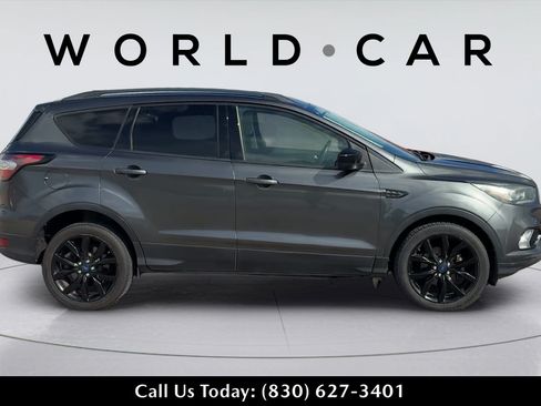 Used 2017 Ford Escape SE w/ Equipment Group 201A FWD image 8