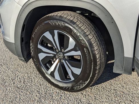 Certified 2025 Volkswagen Atlas Cross Sport SE image 31